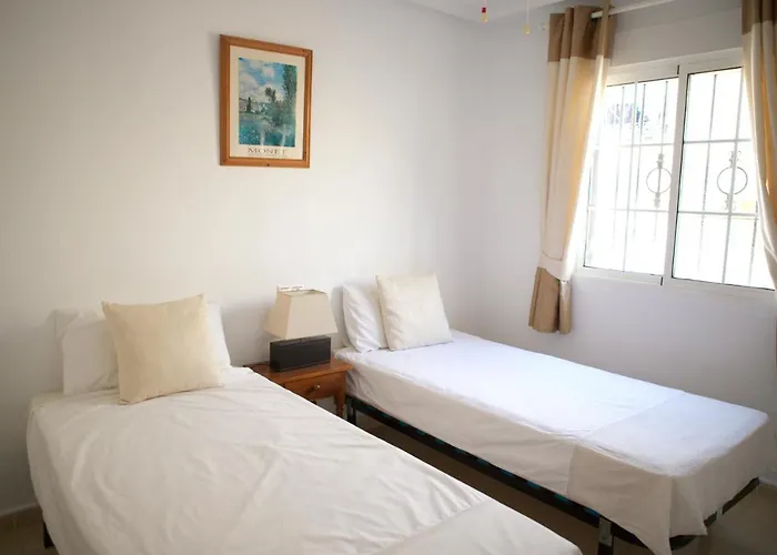 Beautiful 3 Bed In Hébergement de vacances *